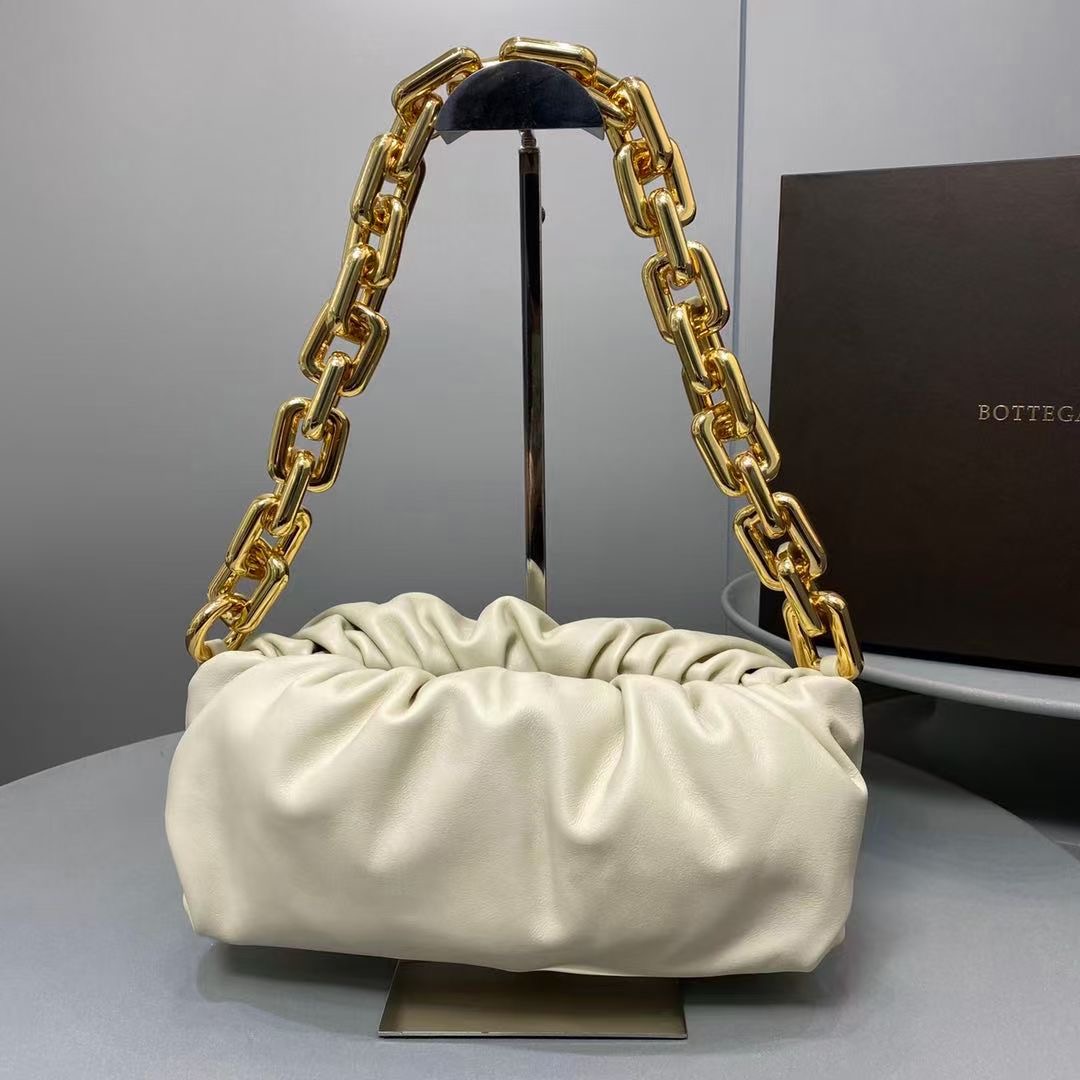 The Chain Pouch Shoulder Bag - everydesigner