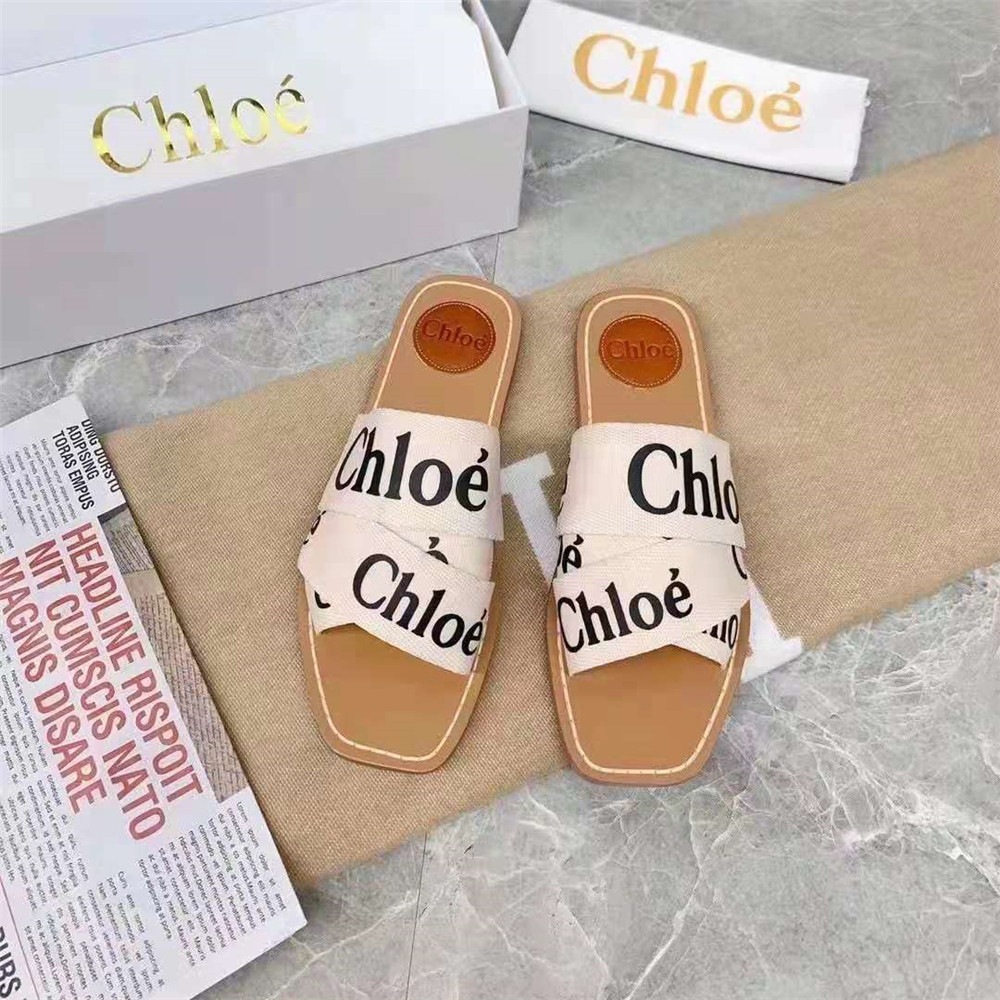 Chloe Logo Printed Sandals - everydesigner