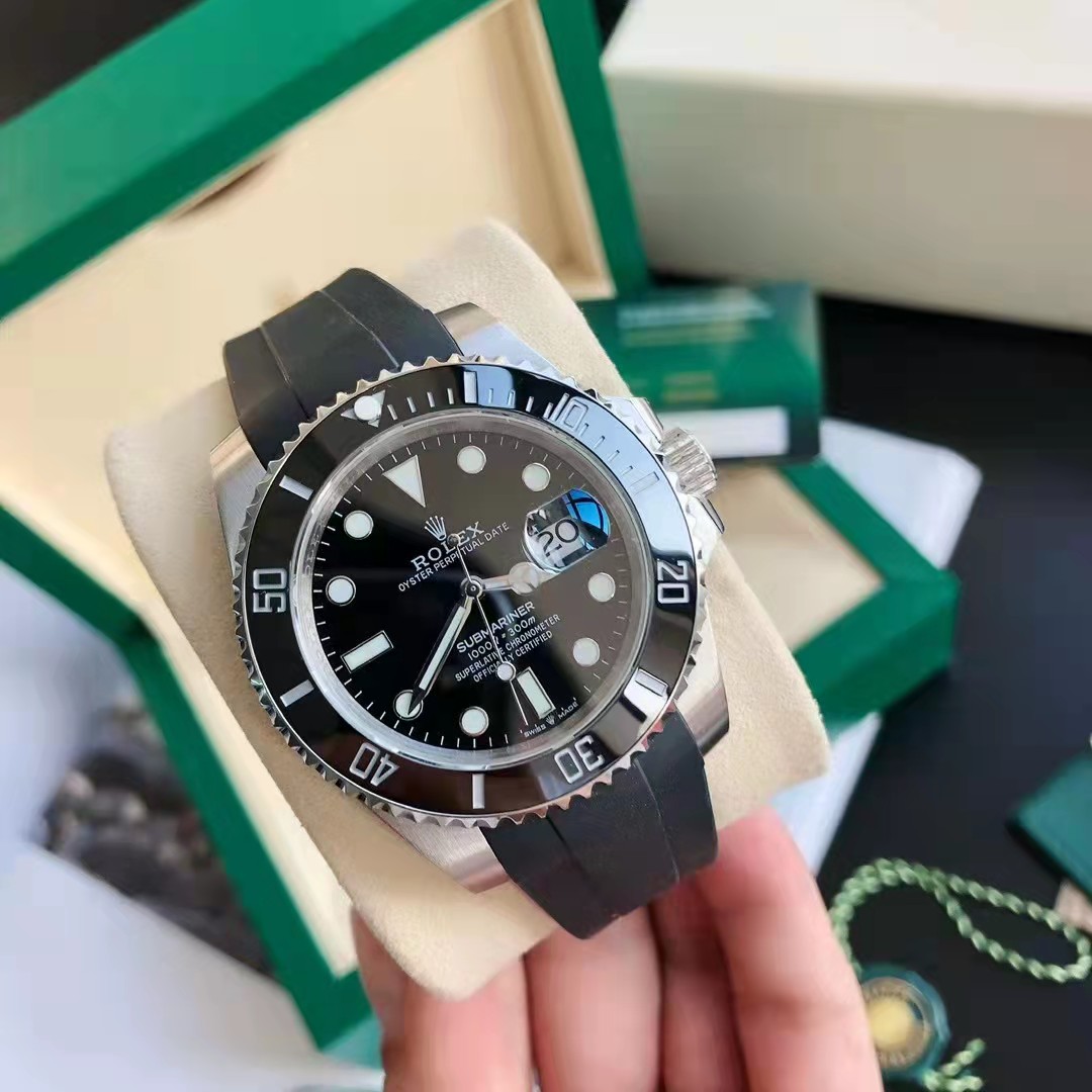 Rolex Oyster Perpetual Date Submariner  - everydesigner