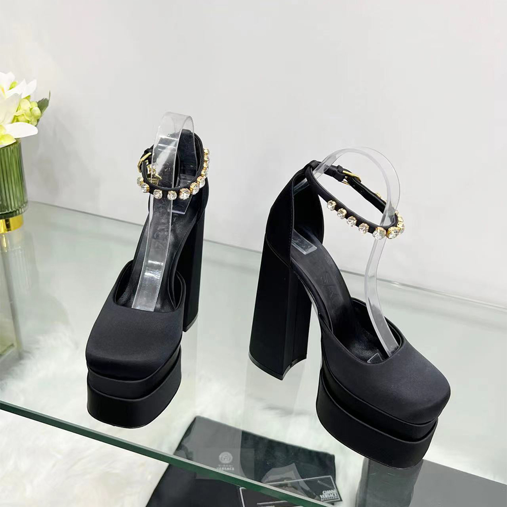 Versace Medusa Aevitas Platform Pumps - everydesigner