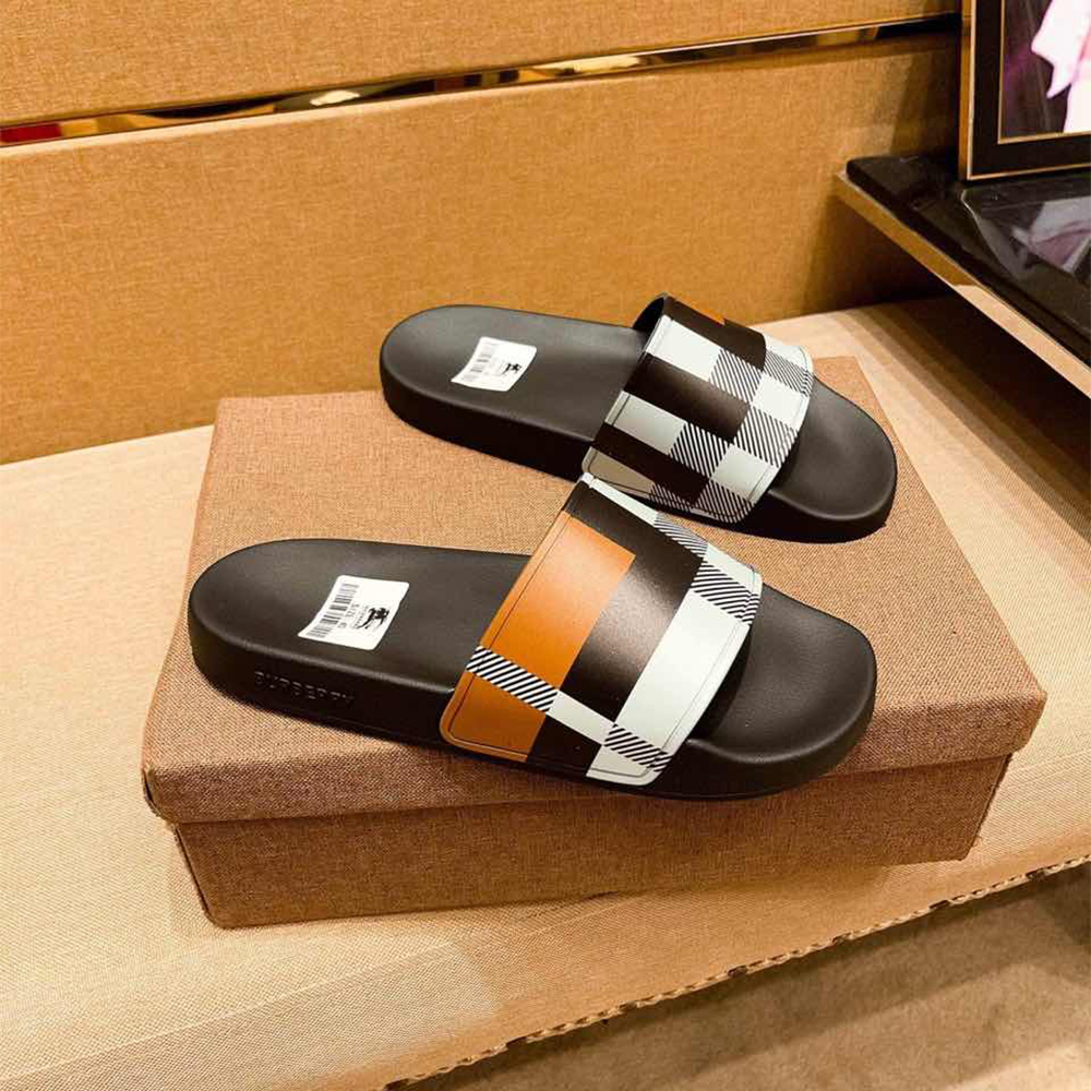 Burberry Check Print Slides - everydesigner