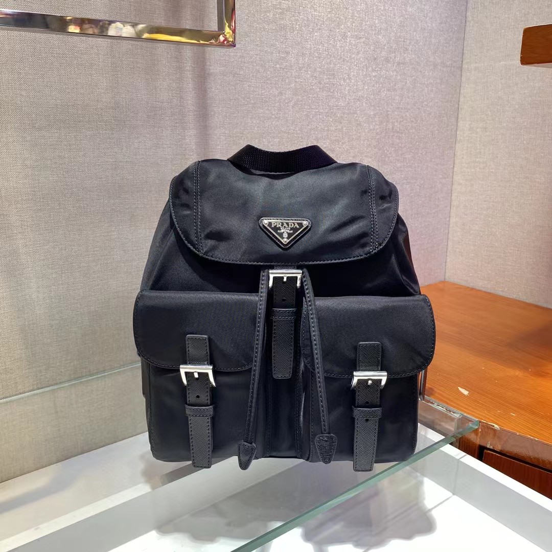 Prada Logo Plaque Backpack(23.5-28-12cm) - everydesigner