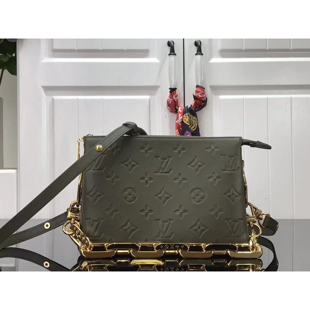 Louis Vuitton  Handbag （20 x 16 x 12cm） - everydesigner