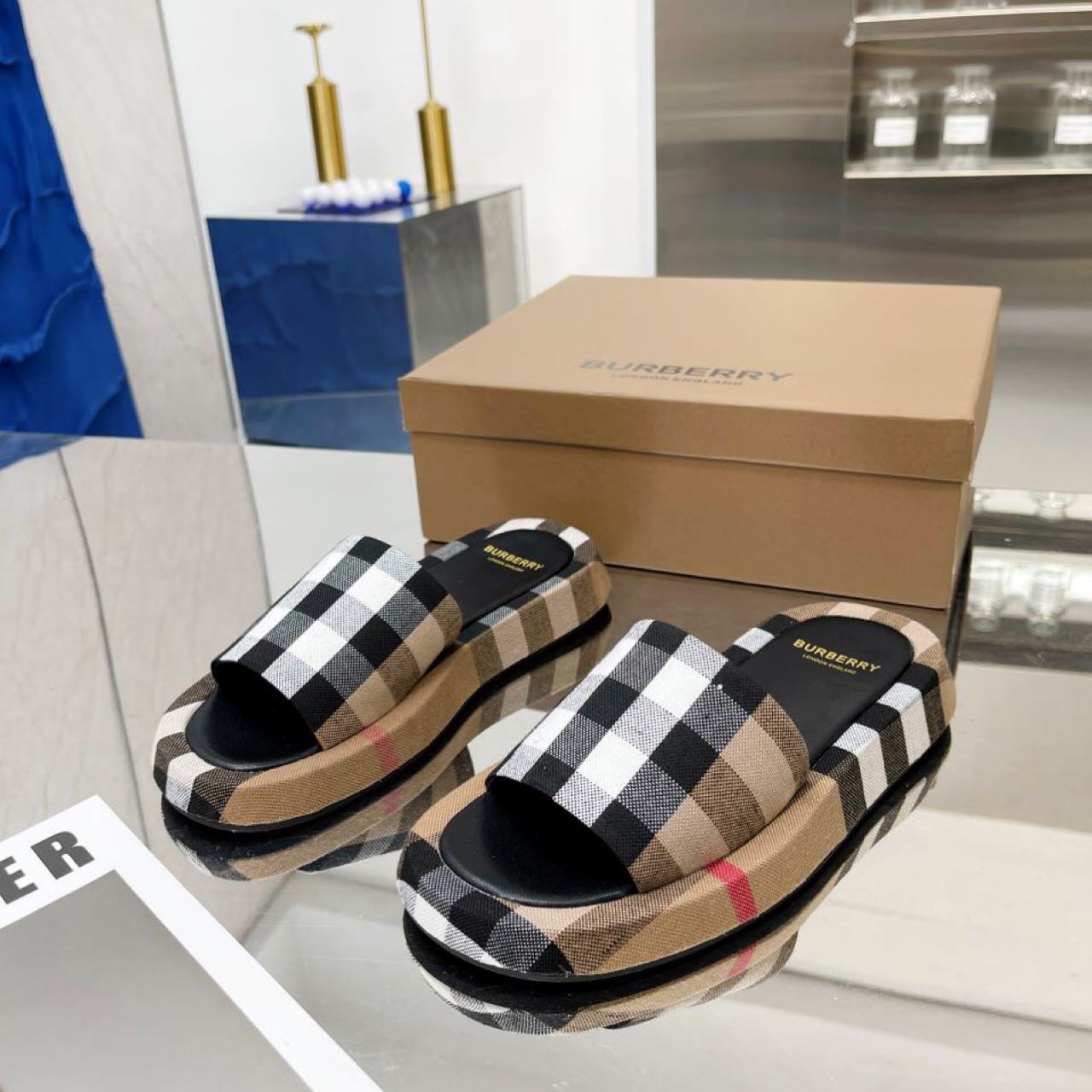 Burberry Check Print Slides - everydesigner