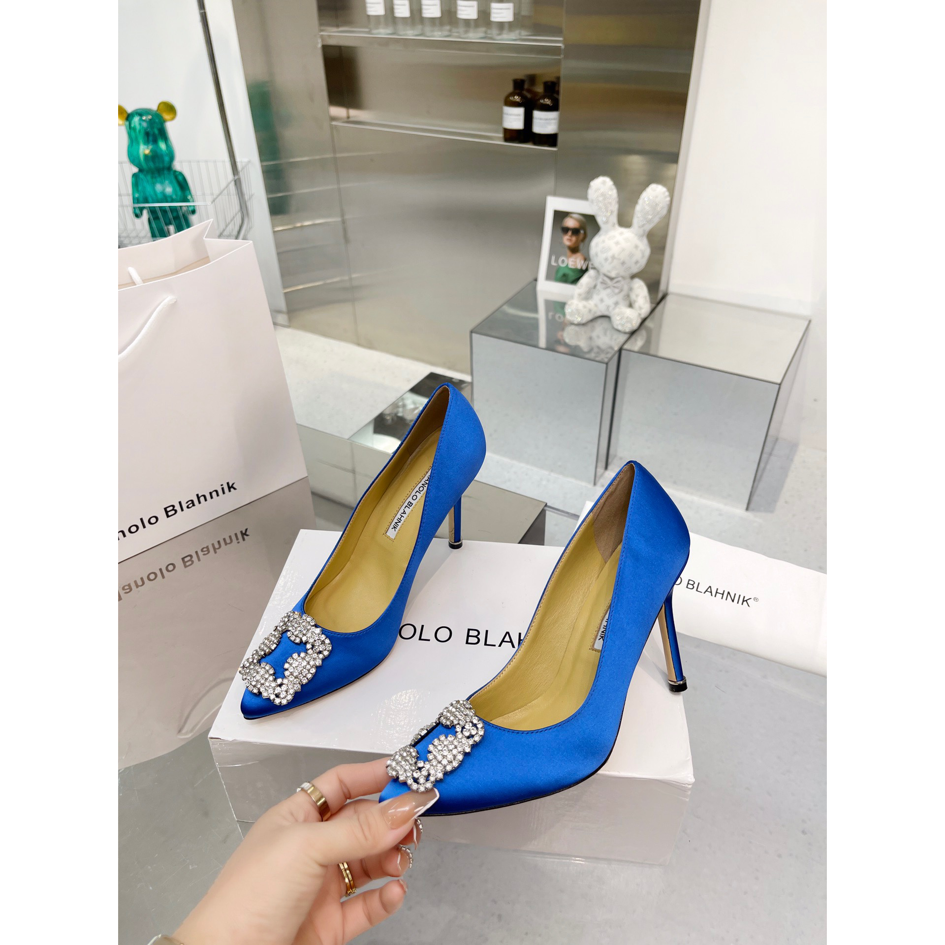 Manolo Blahnik Blue Hangisi Pumps with buckle - everydesigner