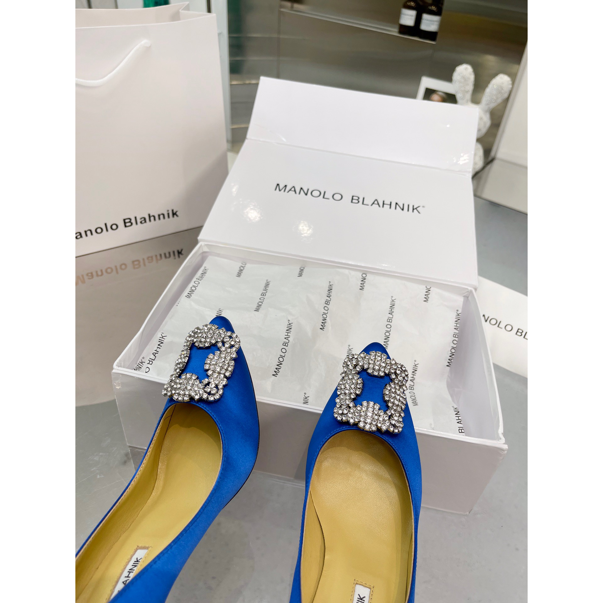 Manolo Blahnik Blue Hangisi Pumps with buckle - everydesigner