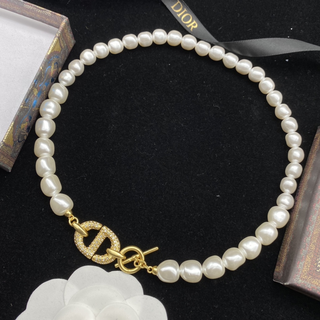 Dior Pearl Necklace - everydesigner