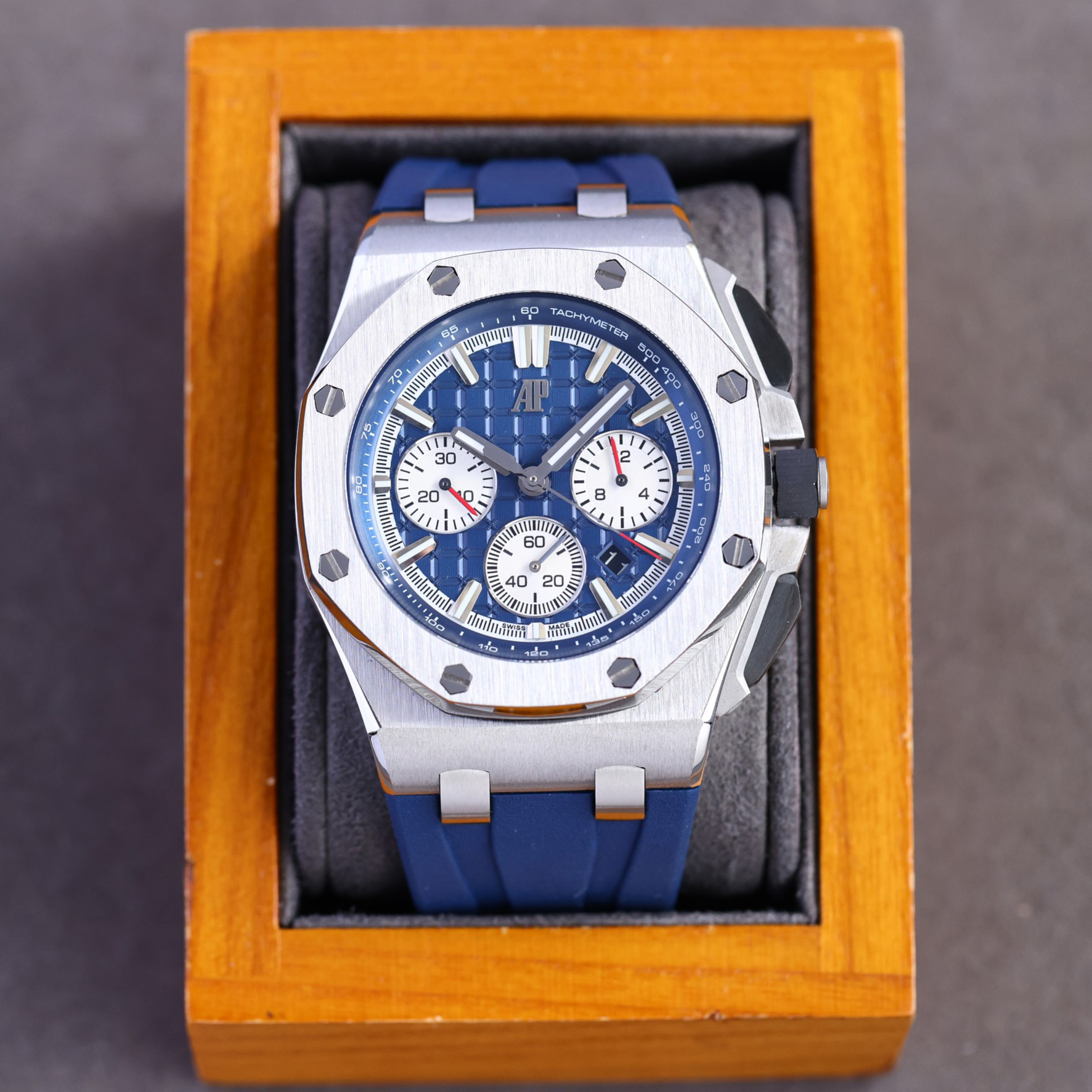 Audemars Piguet  Watch  44mm - everydesigner