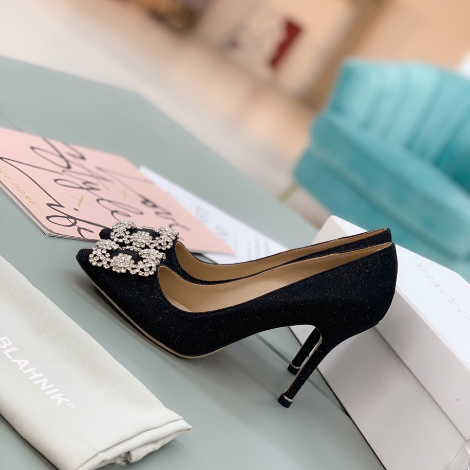 Manolo Blahnik Black Hangisi Pumps With Buckle - everydesigner