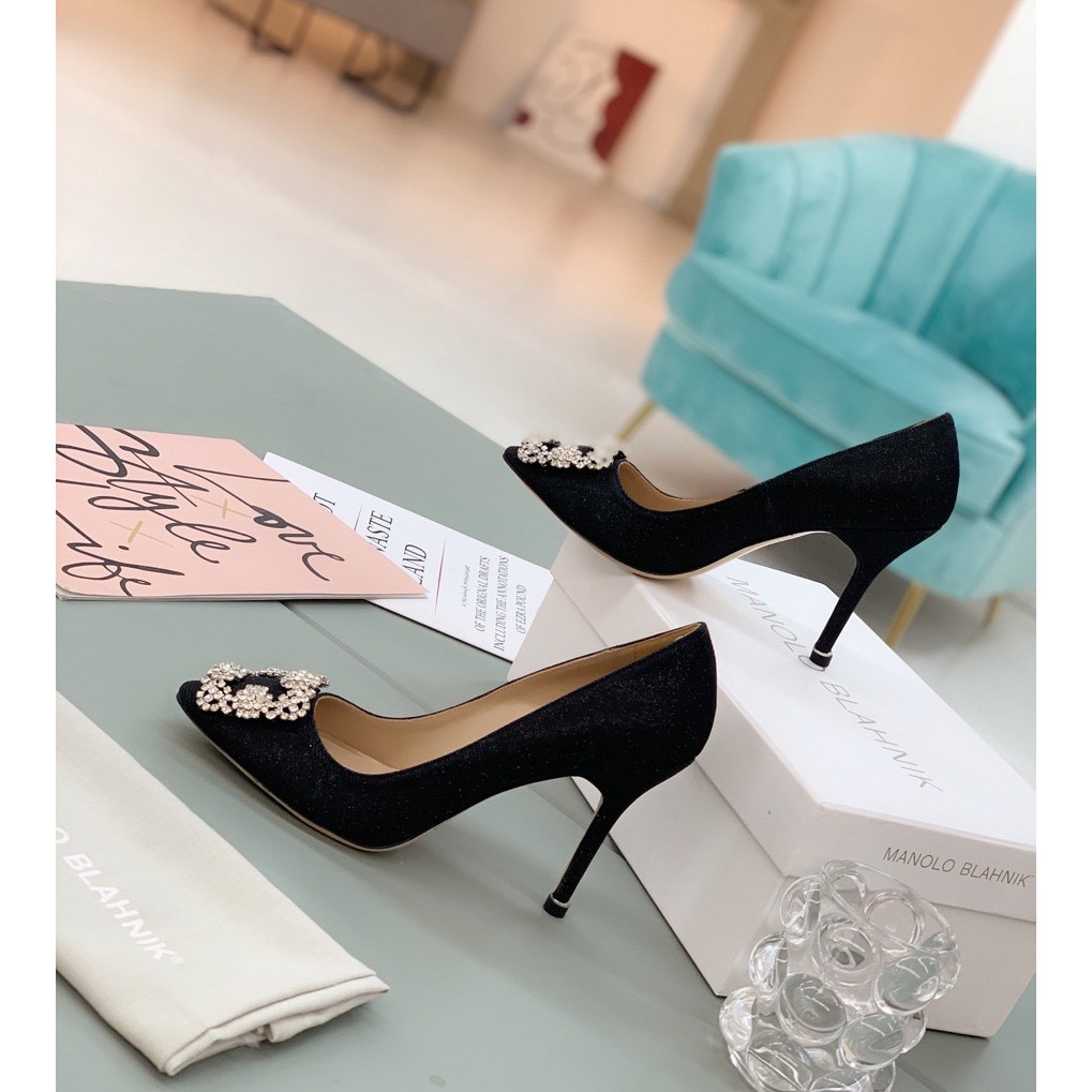 Manolo Blahnik Black Hangisi Pumps With Buckle - everydesigner