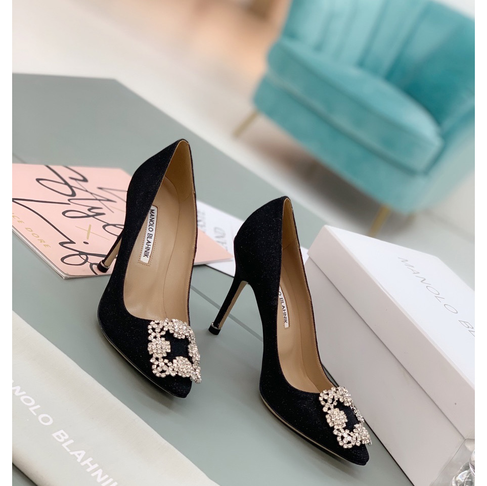 Manolo Blahnik Black Hangisi Pumps With Buckle - everydesigner