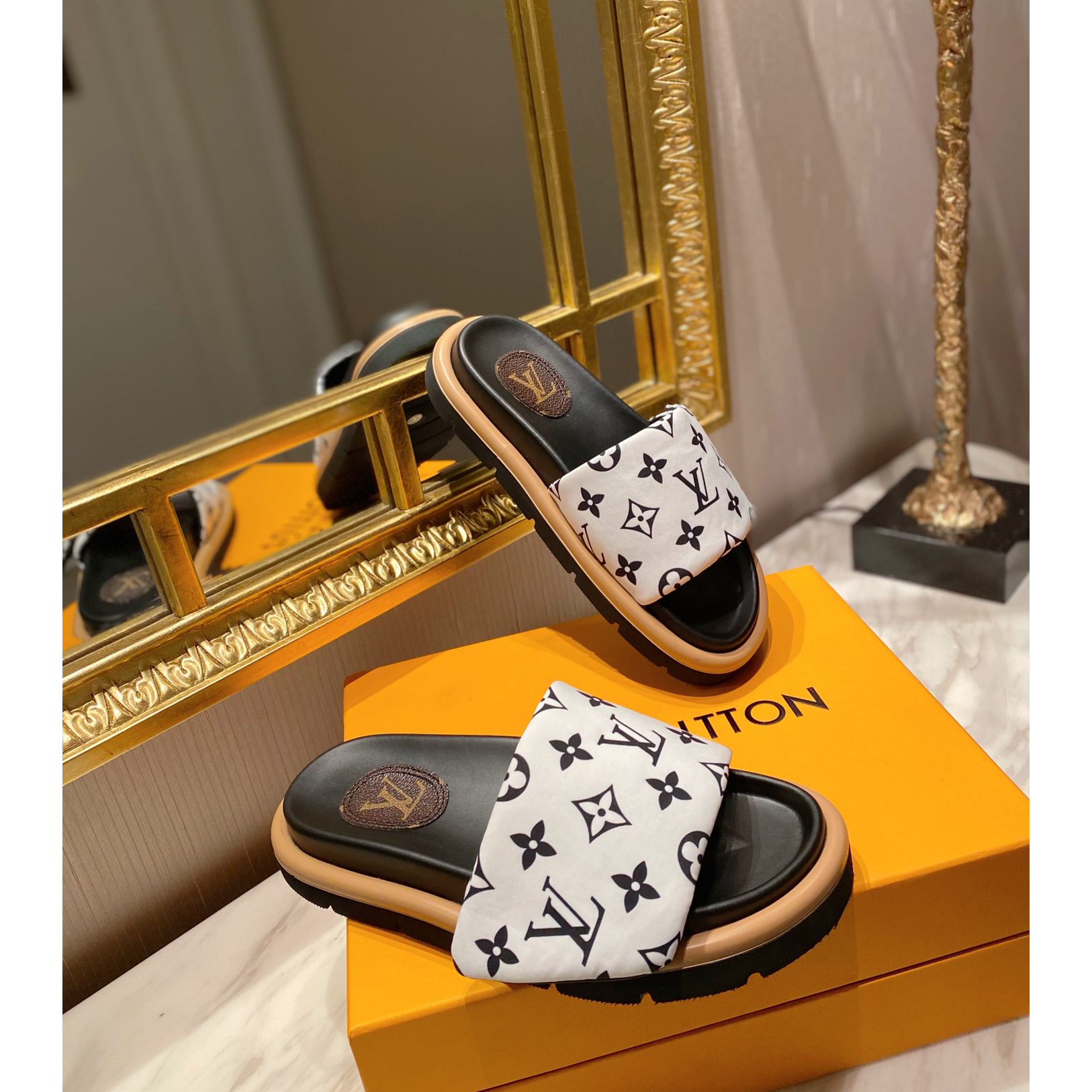 Louis Vuitton Pool Pillow Comfort Mules - everydesigner