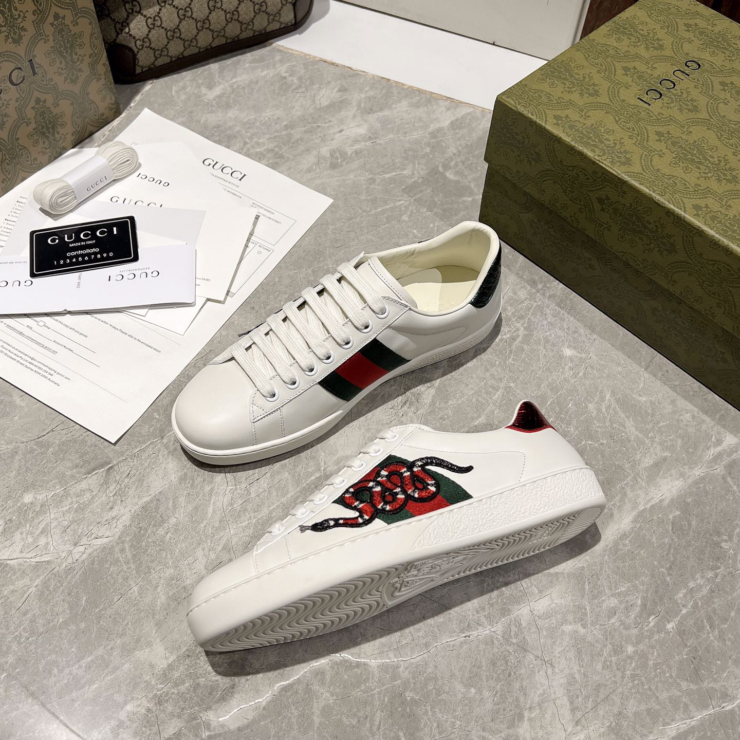 Gucci Snake Logo  Basket Sneaker - everydesigner