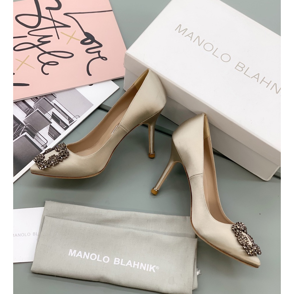 Manolo Blahnik Beige Hangisi Pumps With Buckle - everydesigner