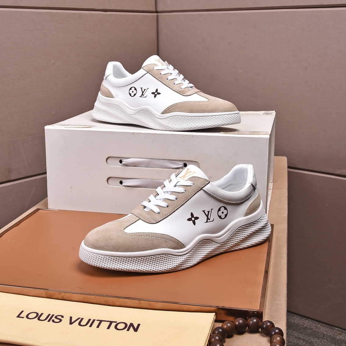 Louis Vuitton Men's Logo Sneaker - everydesigner