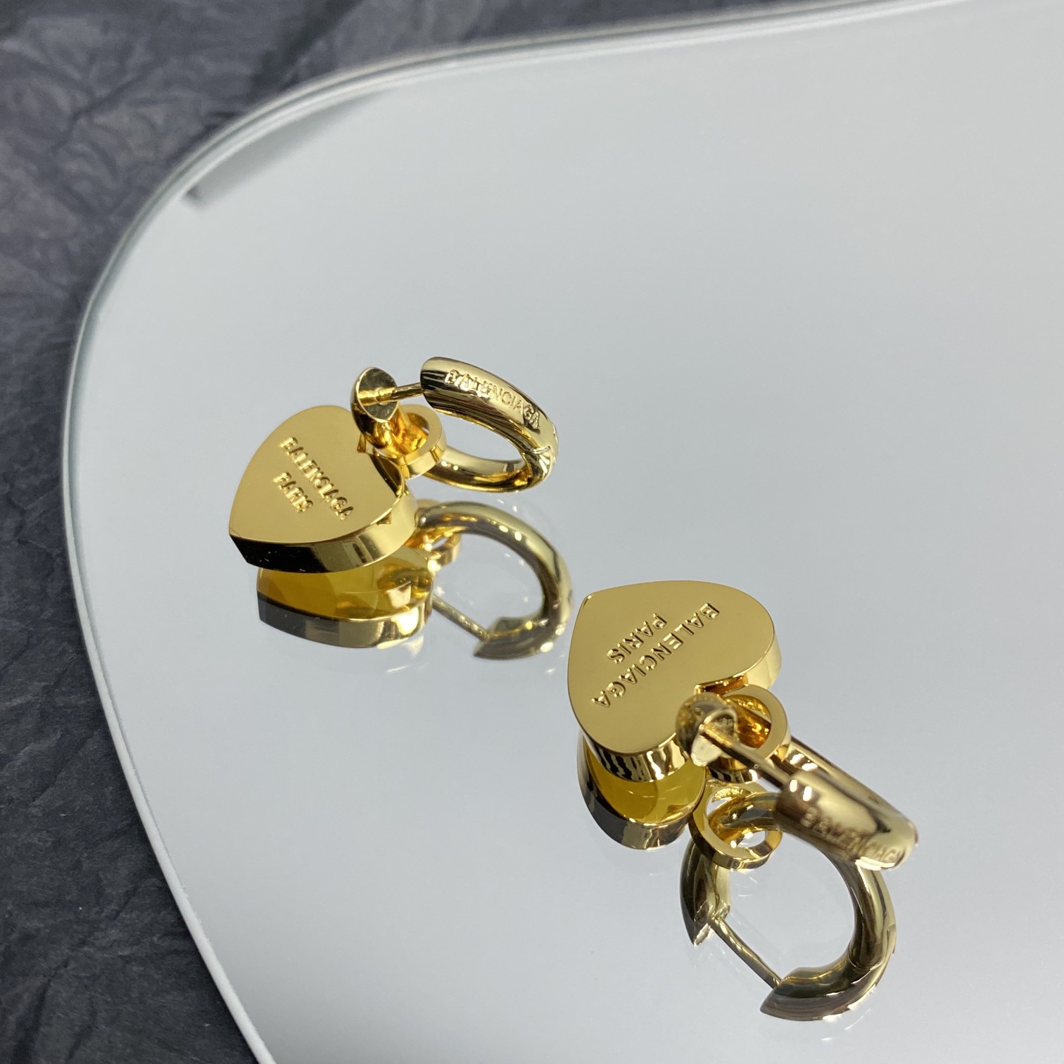 Balenciaga  Engraved Heart Earrings - everydesigner