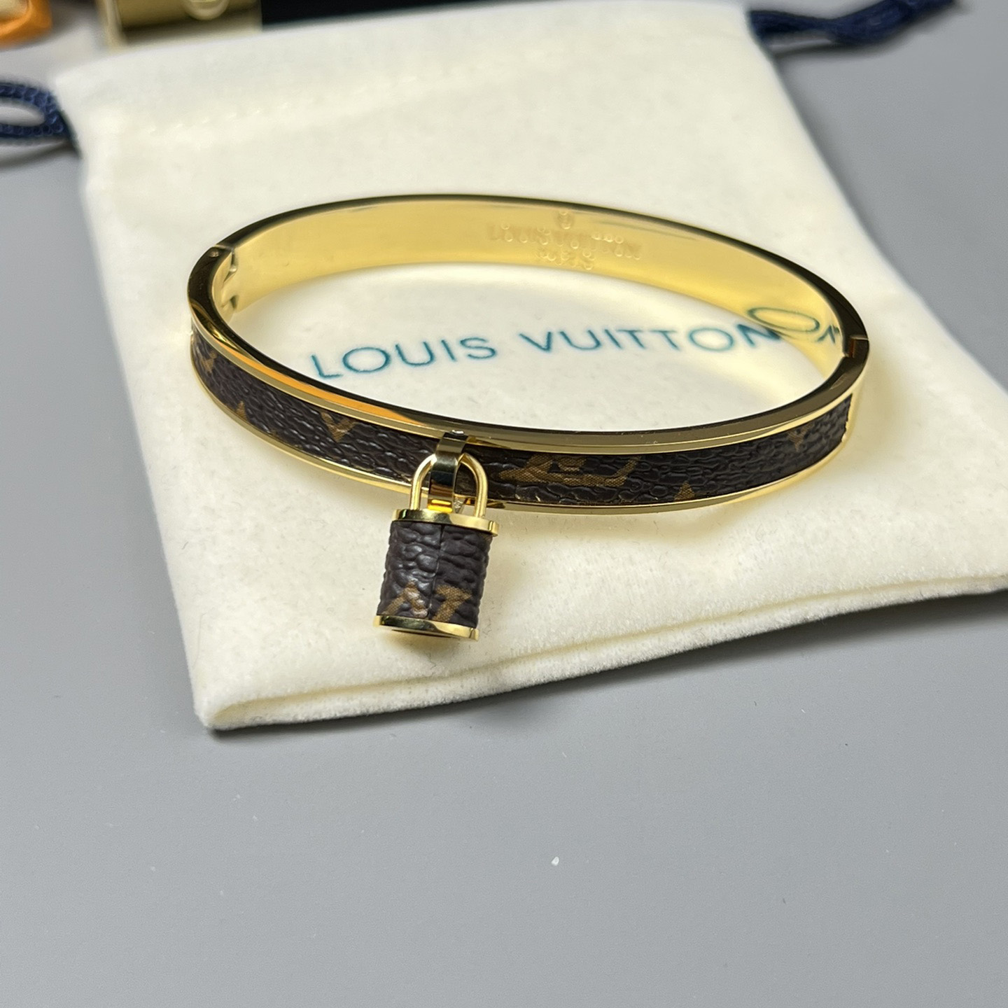 Louis Vuitton Bracelet - everydesigner