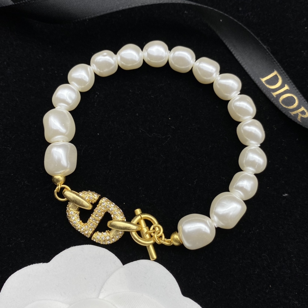 Dior Pearl Bracelet - everydesigner