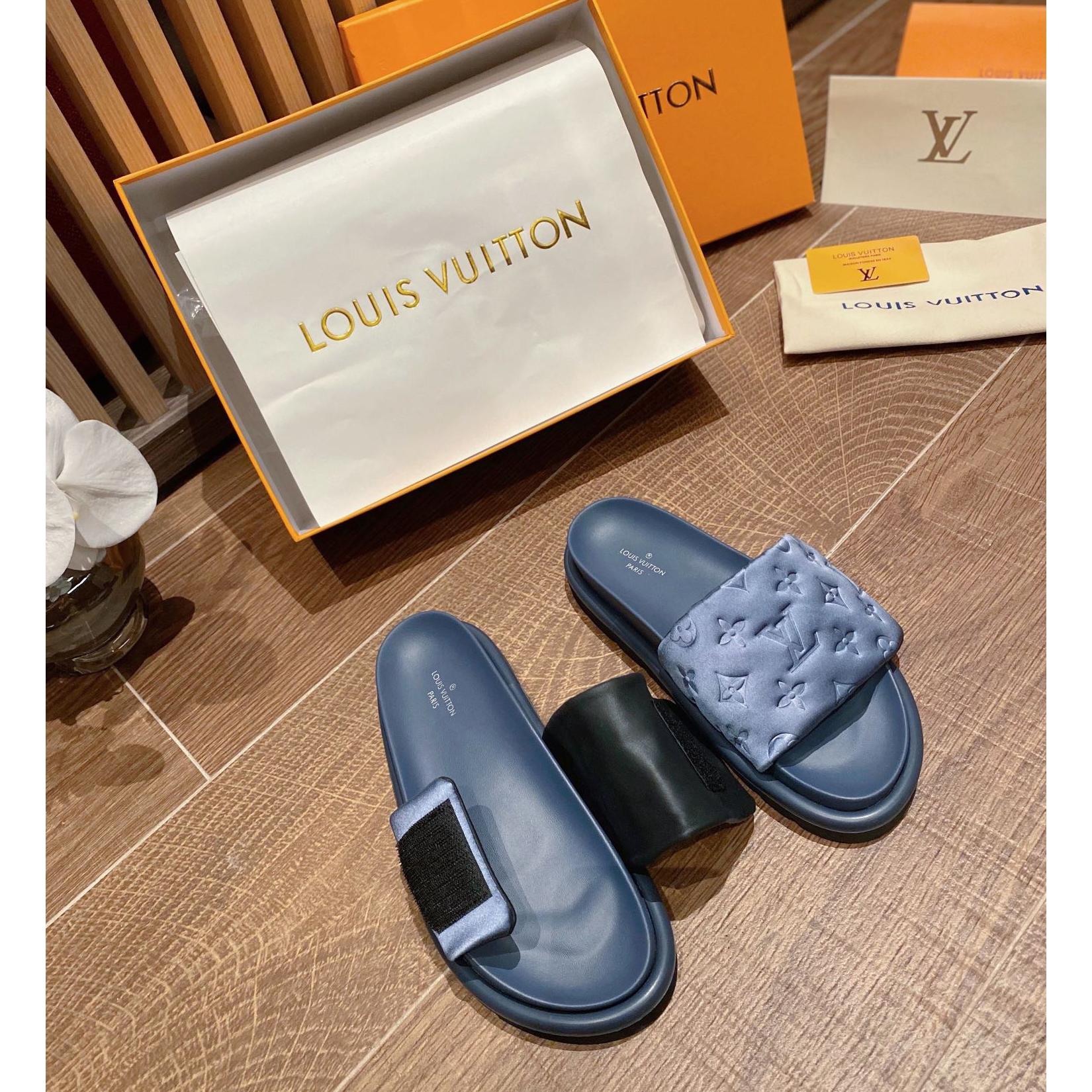 Louis Vuitton Pool Pillow Comfort Mules - everydesigner