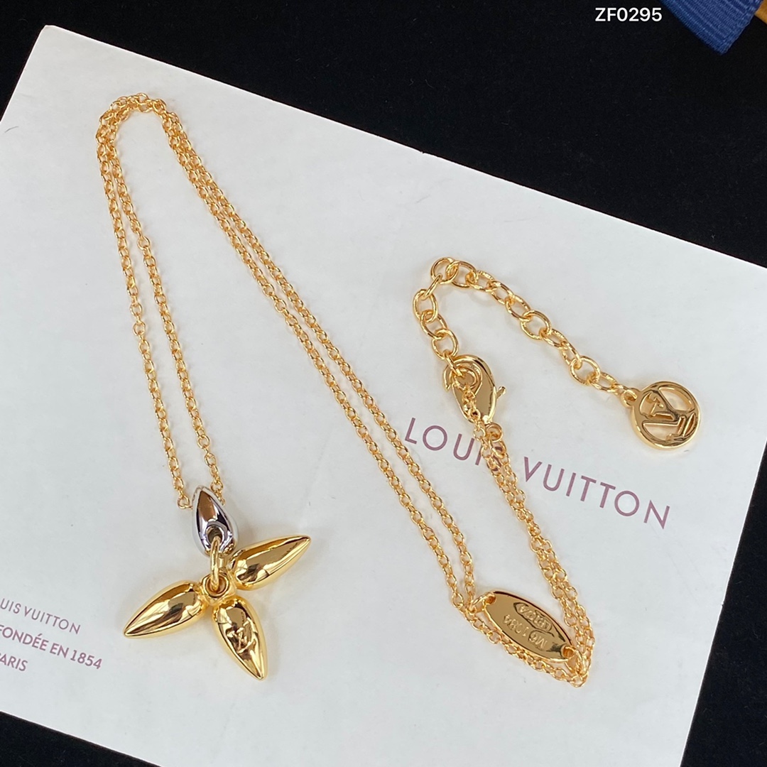 Louis Vuitton Necklace - everydesigner