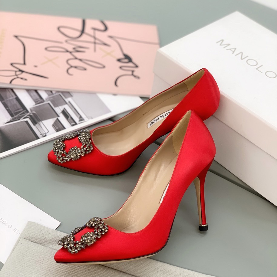 Manolo Blahnik Red Hangisi Pumps With Buckle - everydesigner