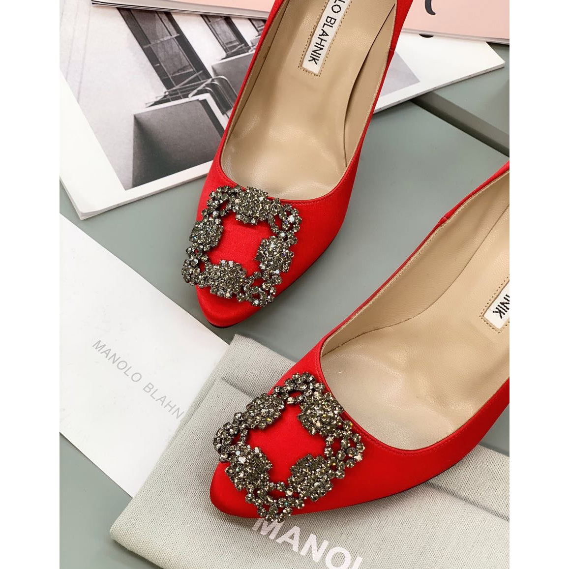 Manolo Blahnik Red Hangisi Pumps With Buckle - everydesigner