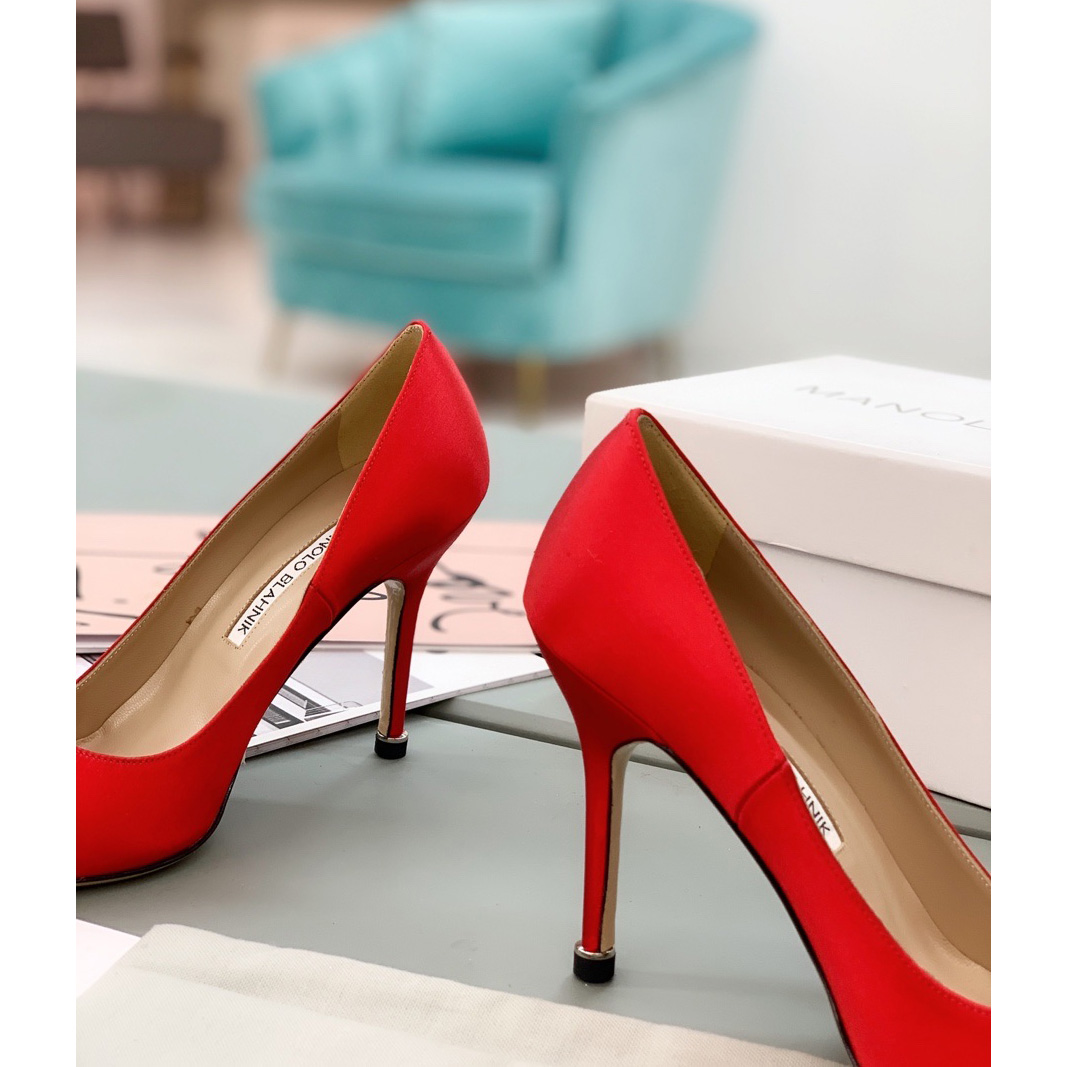 Manolo Blahnik Red Hangisi Pumps With Buckle - everydesigner