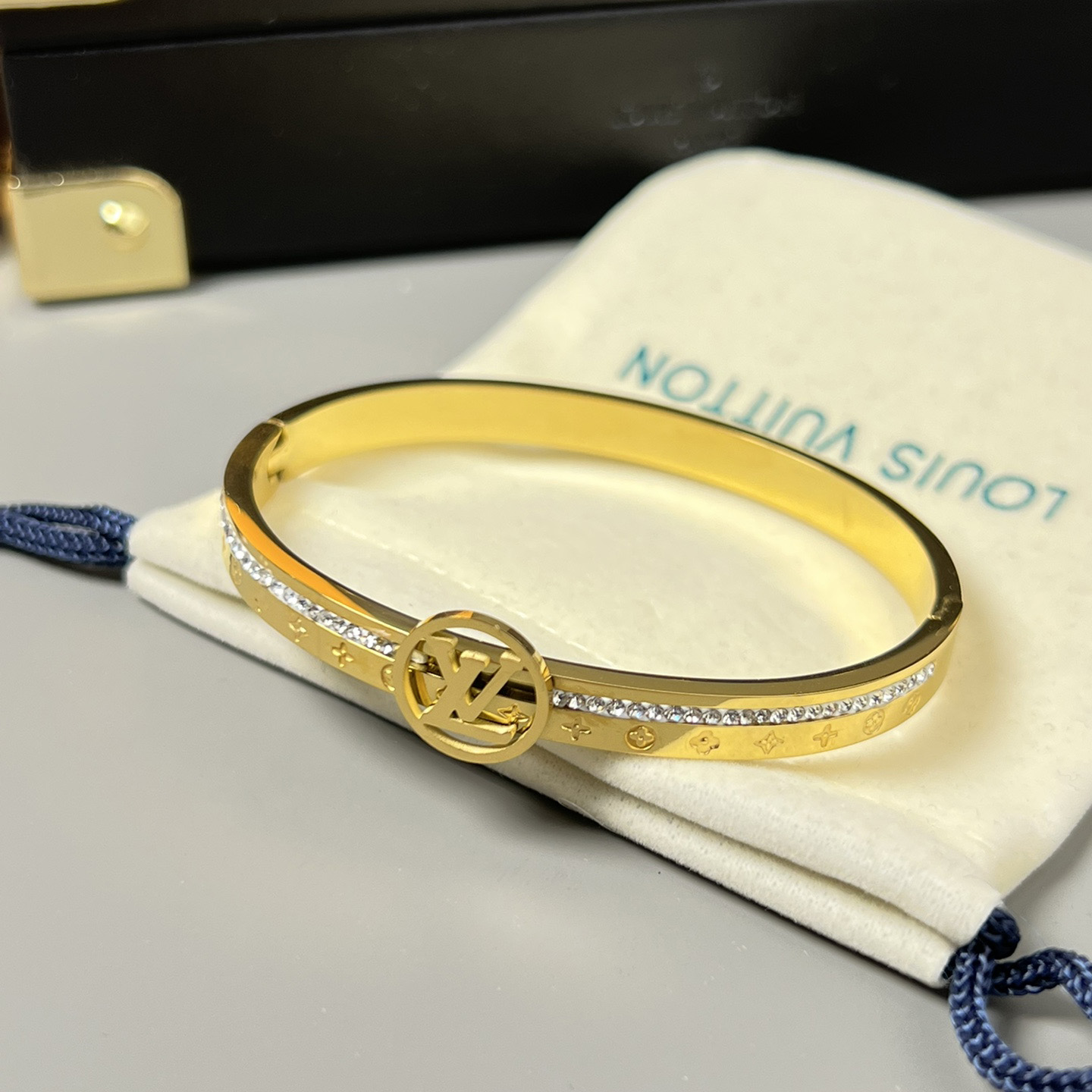 Louis Vuitton Bracelet - everydesigner