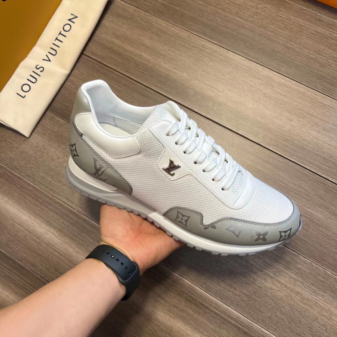 Louis Vuitton Logo Sneaker - everydesigner