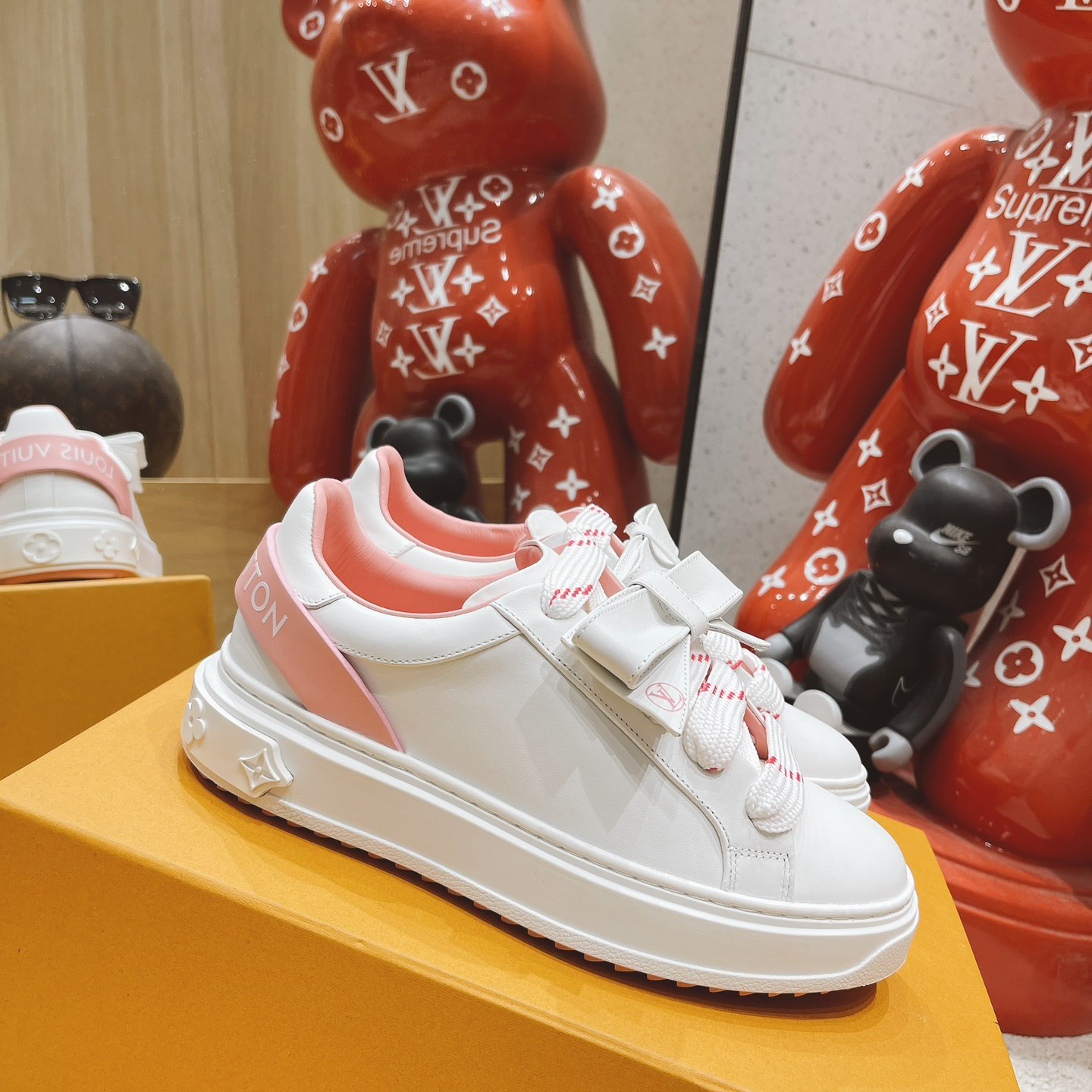 Louis Vuitton Logo Sneaker - everydesigner