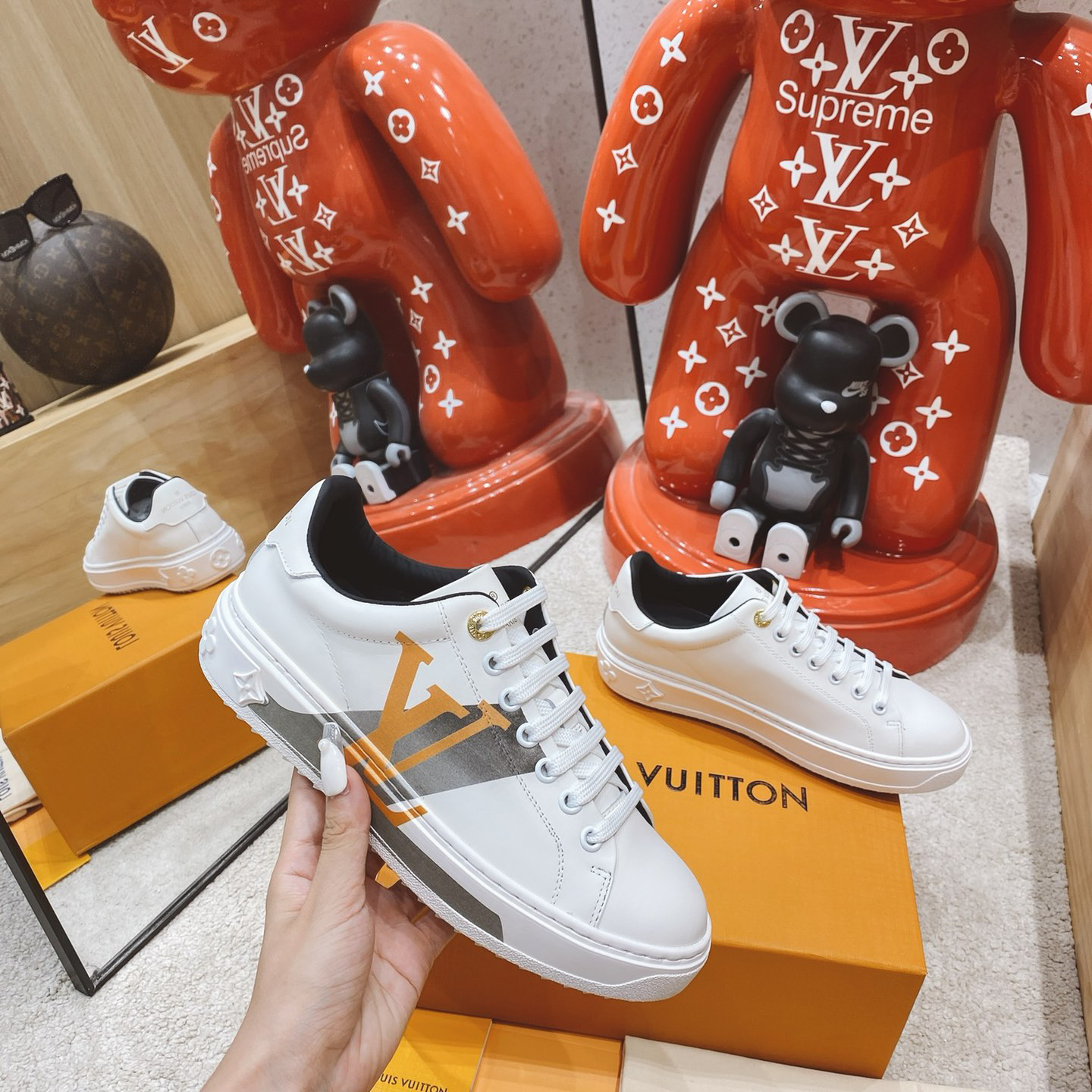 Louis Vuitton Logo Sneaker - everydesigner