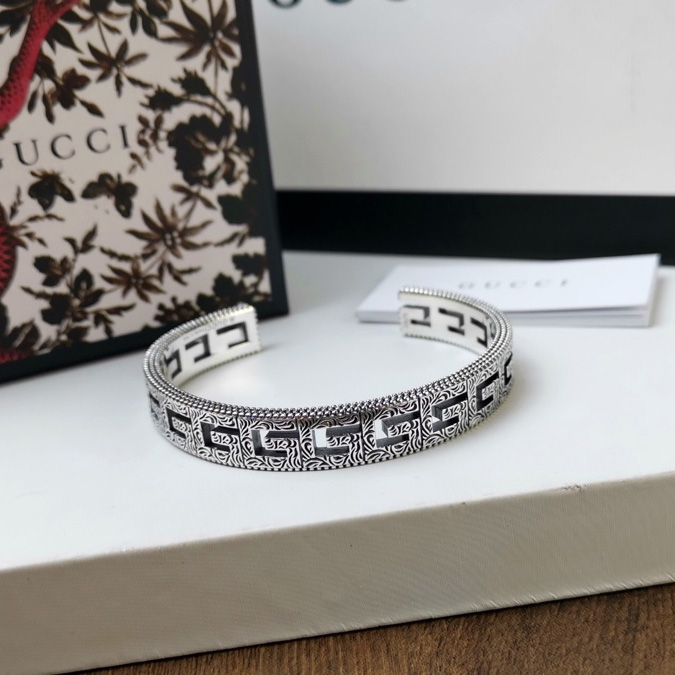 Gucci Silver Bracelet With Square G - everydesigner