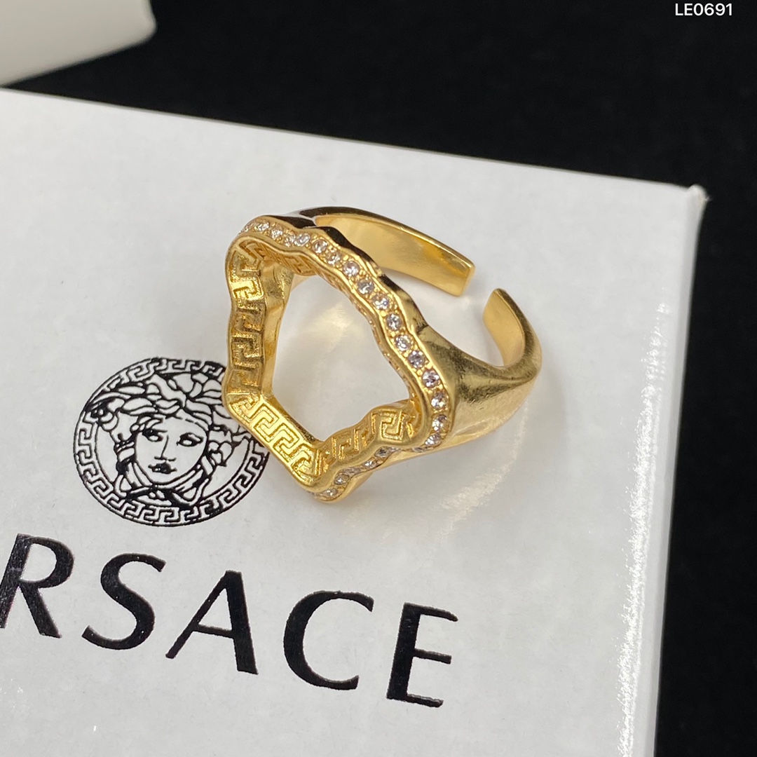 Versace La Medusa Curve Ring - everydesigner