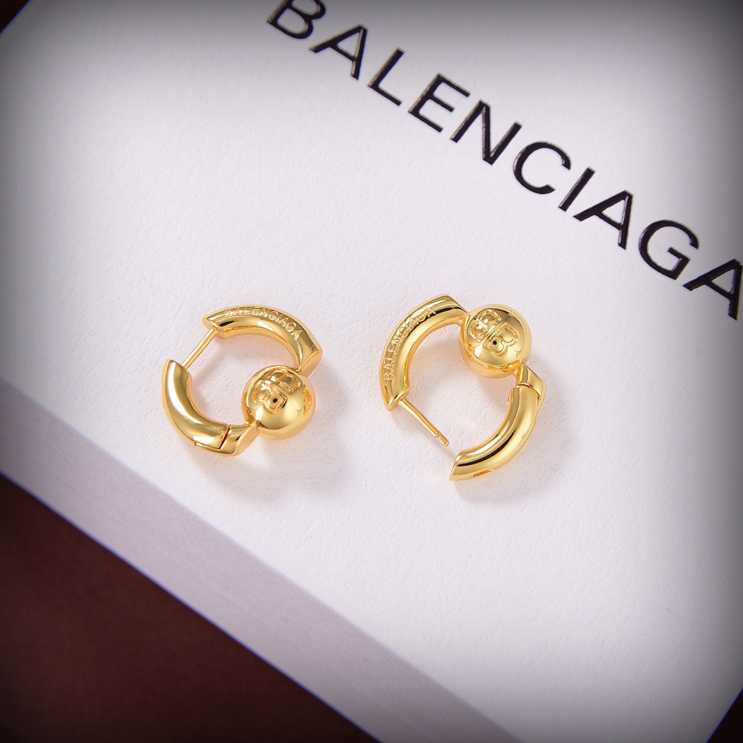 Balenciaga Cut Ear Cuff - everydesigner