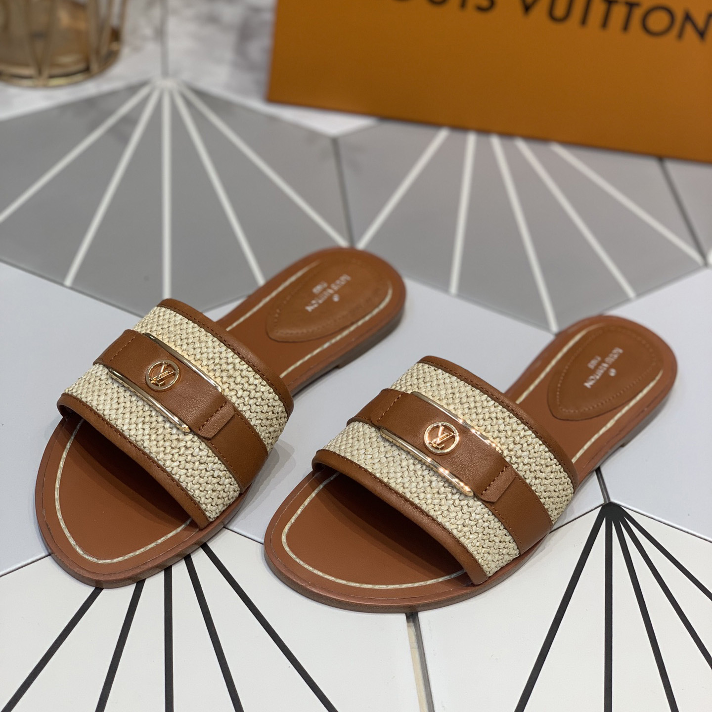 Louis Vuitton Lock It Flat Mule   1AA1A6 - everydesigner