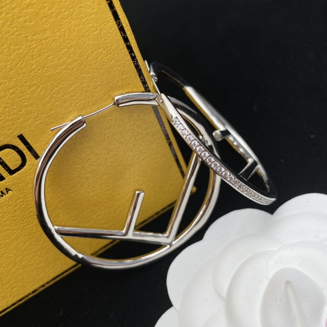 Fendi Earrings - everydesigner