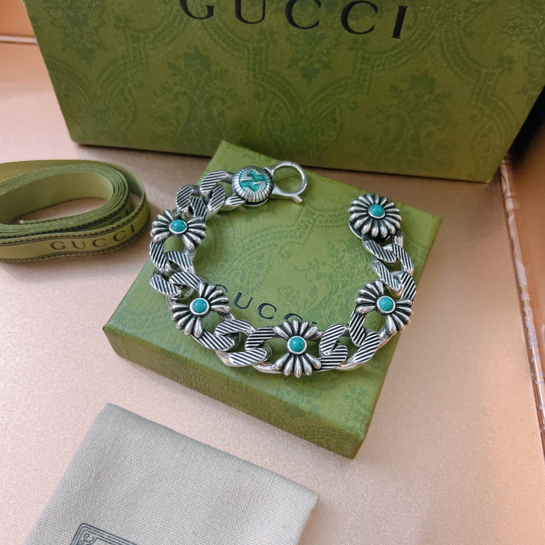 Gucci Interlocking G Flower Bracelet - everydesigner