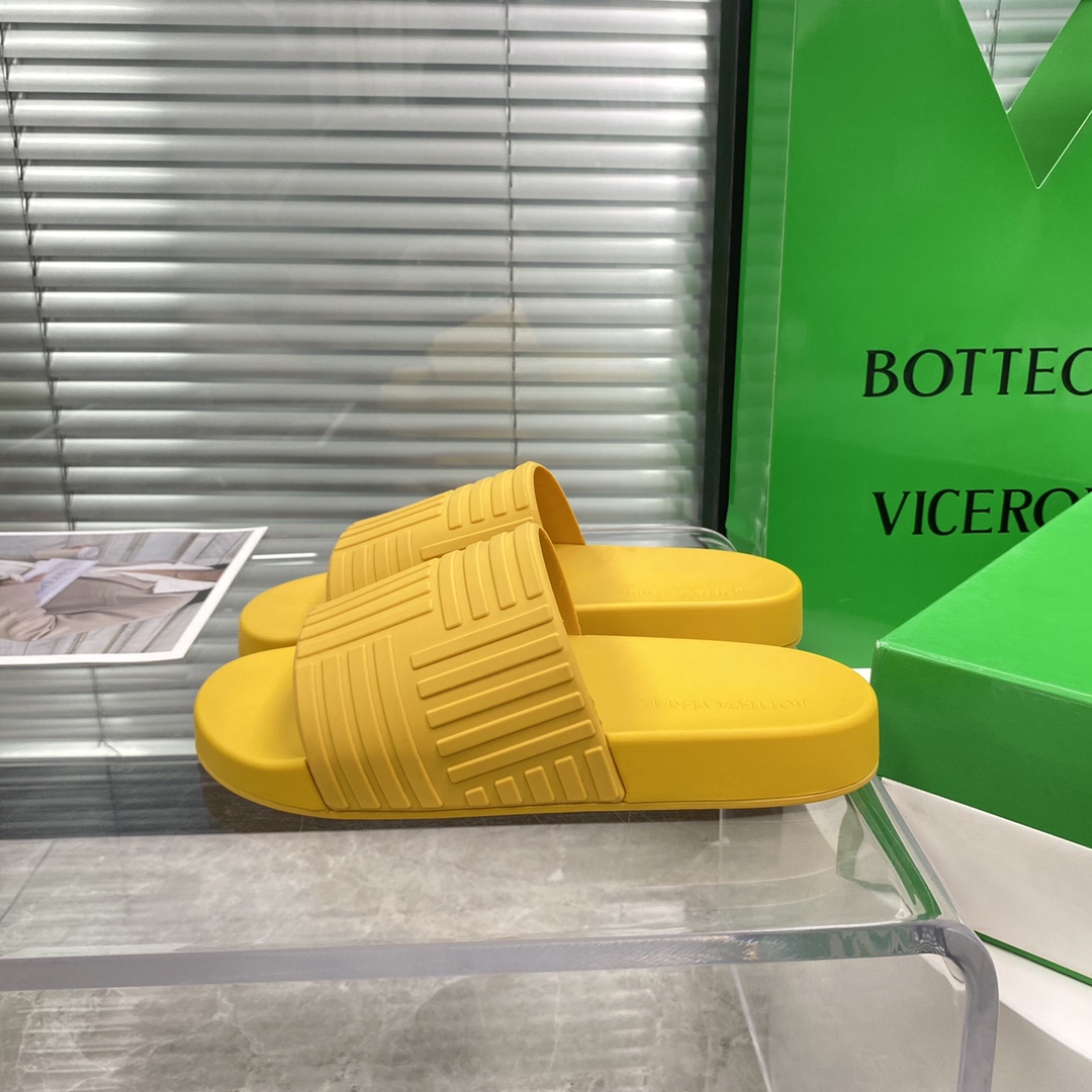 Bottega Veneta Rubber Slides - everydesigner