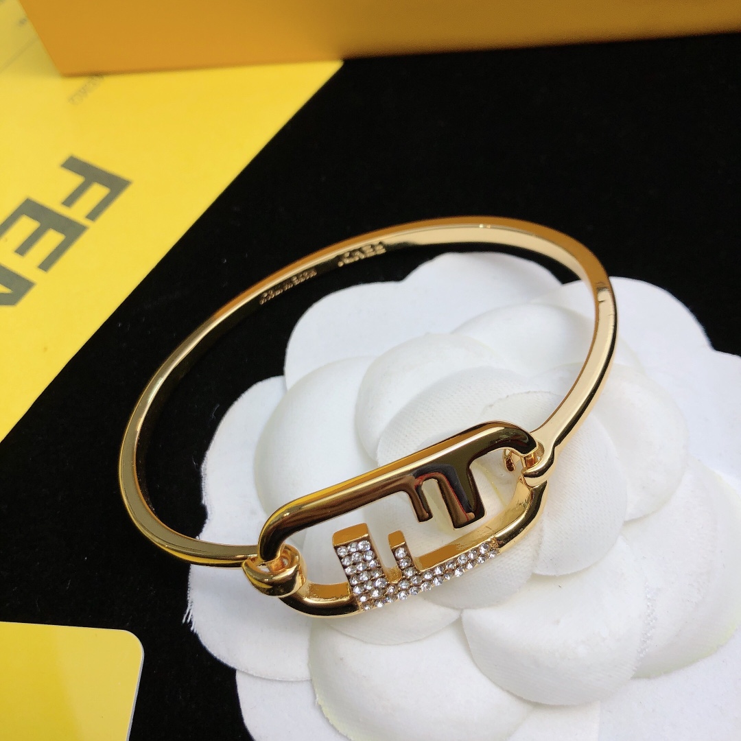 Fendi O’Lock Bracelet - everydesigner