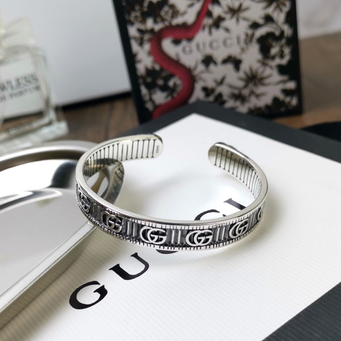 Gucci Bracelet With Double G In Silver - everydesigner