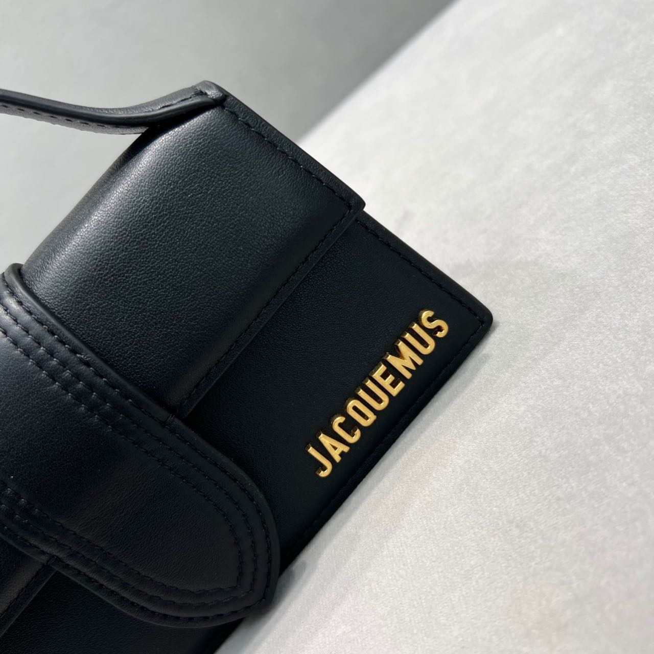 Jacquemus Le Grand Bambino Handbag With Adjustable Crossbody Strap(24-13-7CM) - everydesigner