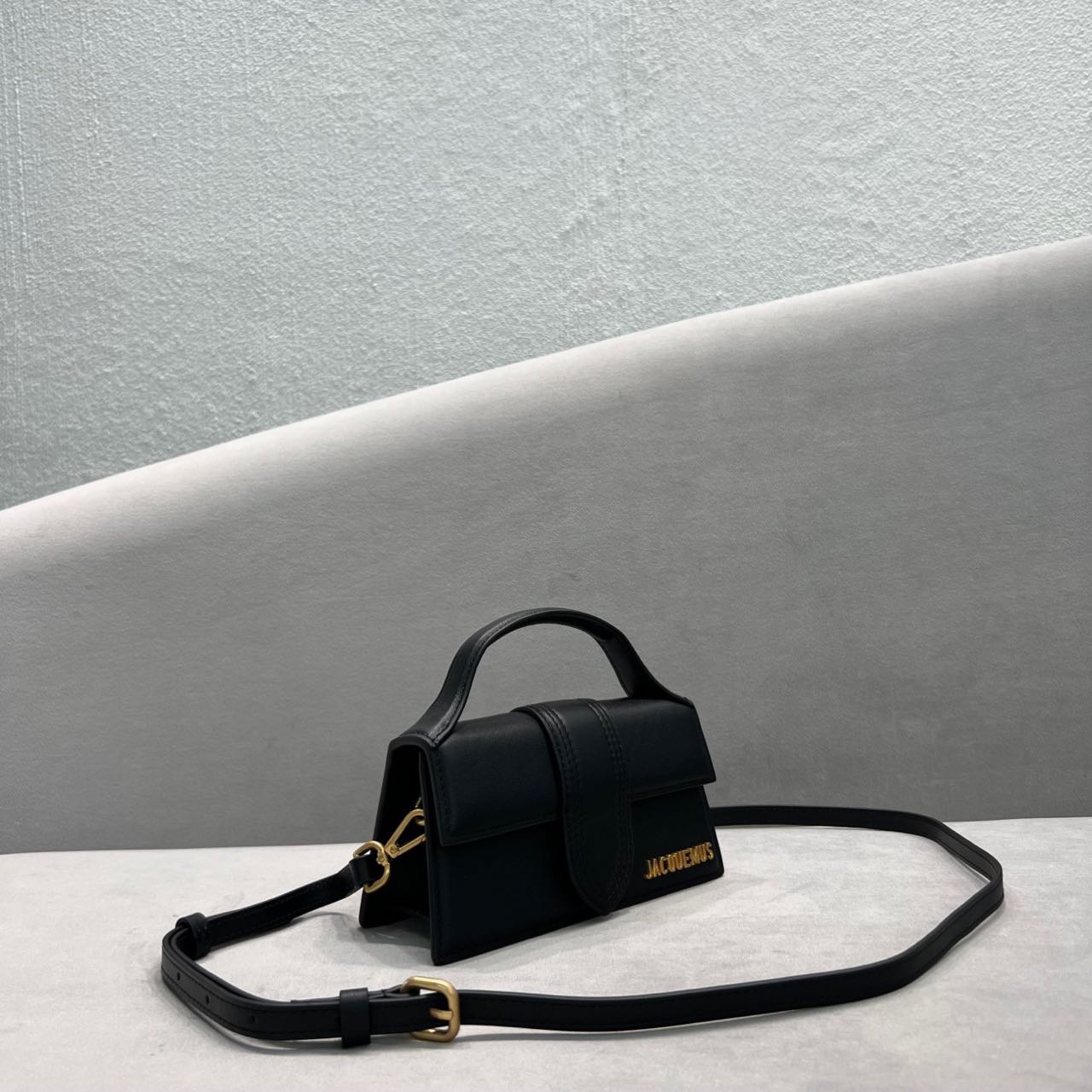 Jacquemus Le Grand Bambino Handbag With Adjustable Crossbody Strap(24-13-7CM) - everydesigner