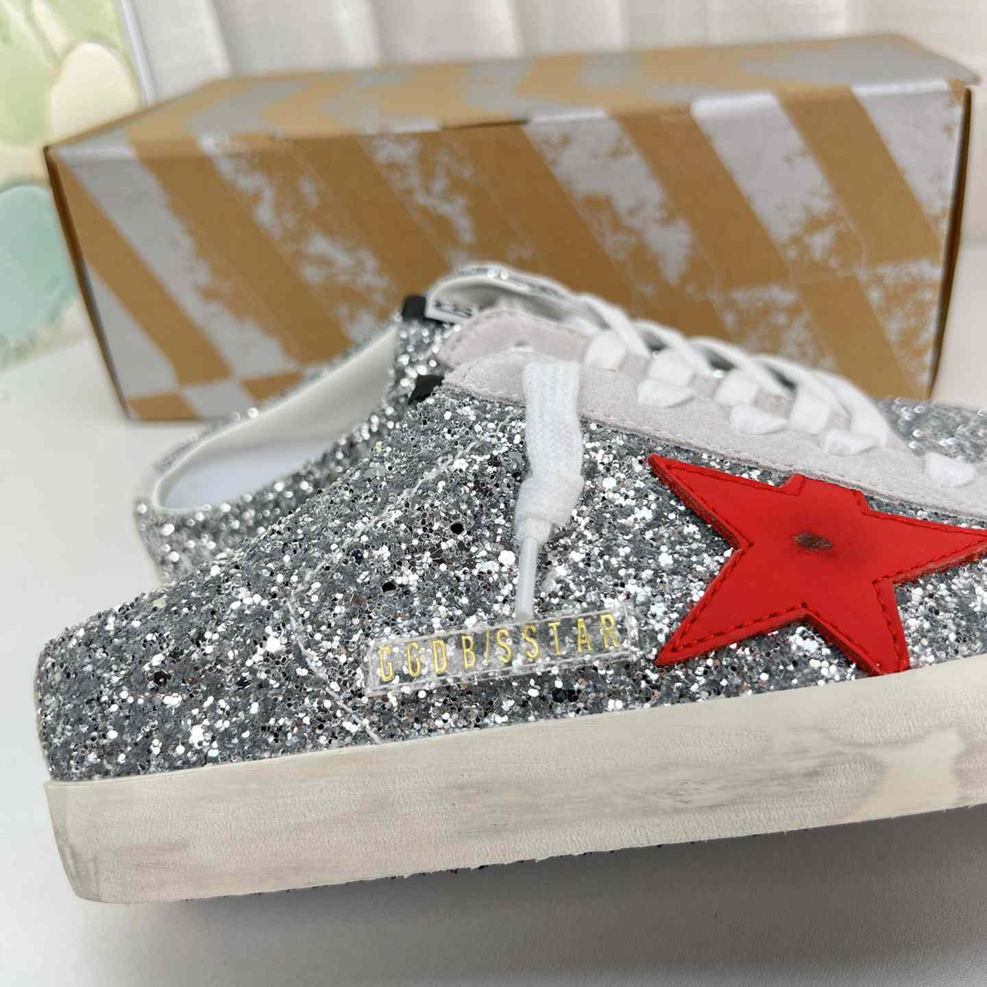 Golden Goose Super-Star Sabots In Silver Glitter With Red Leather Star - everydesigner