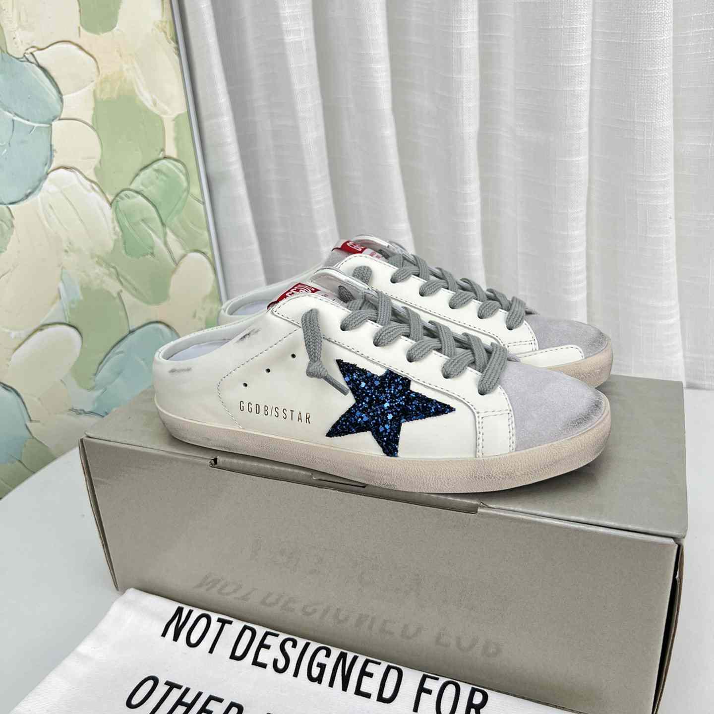 Golden Goose Super-Star Sabots In White Leather With Blue Glitter Star And Dove-Gray Suede Tongue - everydesigner