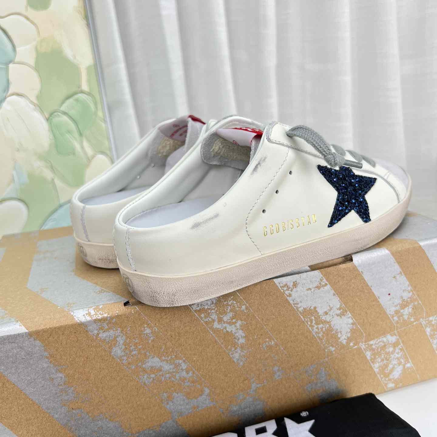 Golden Goose Super-Star Sabots In White Leather With Blue Glitter Star And Dove-Gray Suede Tongue - everydesigner