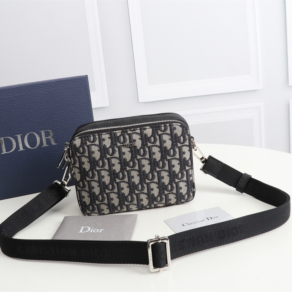 Dior Pouch With Shoulder Strap (17-12.5-5cm) - everydesigner