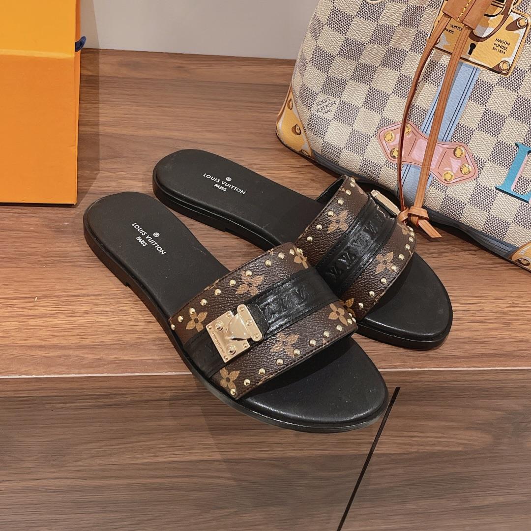 Louis Vuitton Lock It Flat Mule     1AAC3Q - everydesigner