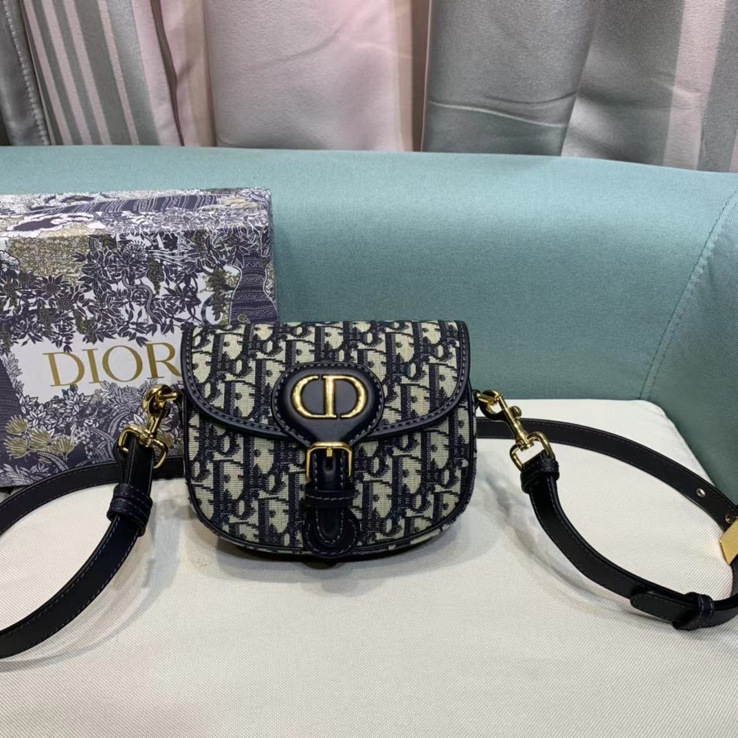 Dior Bobby Mini Bag (18-14-4cm) - everydesigner