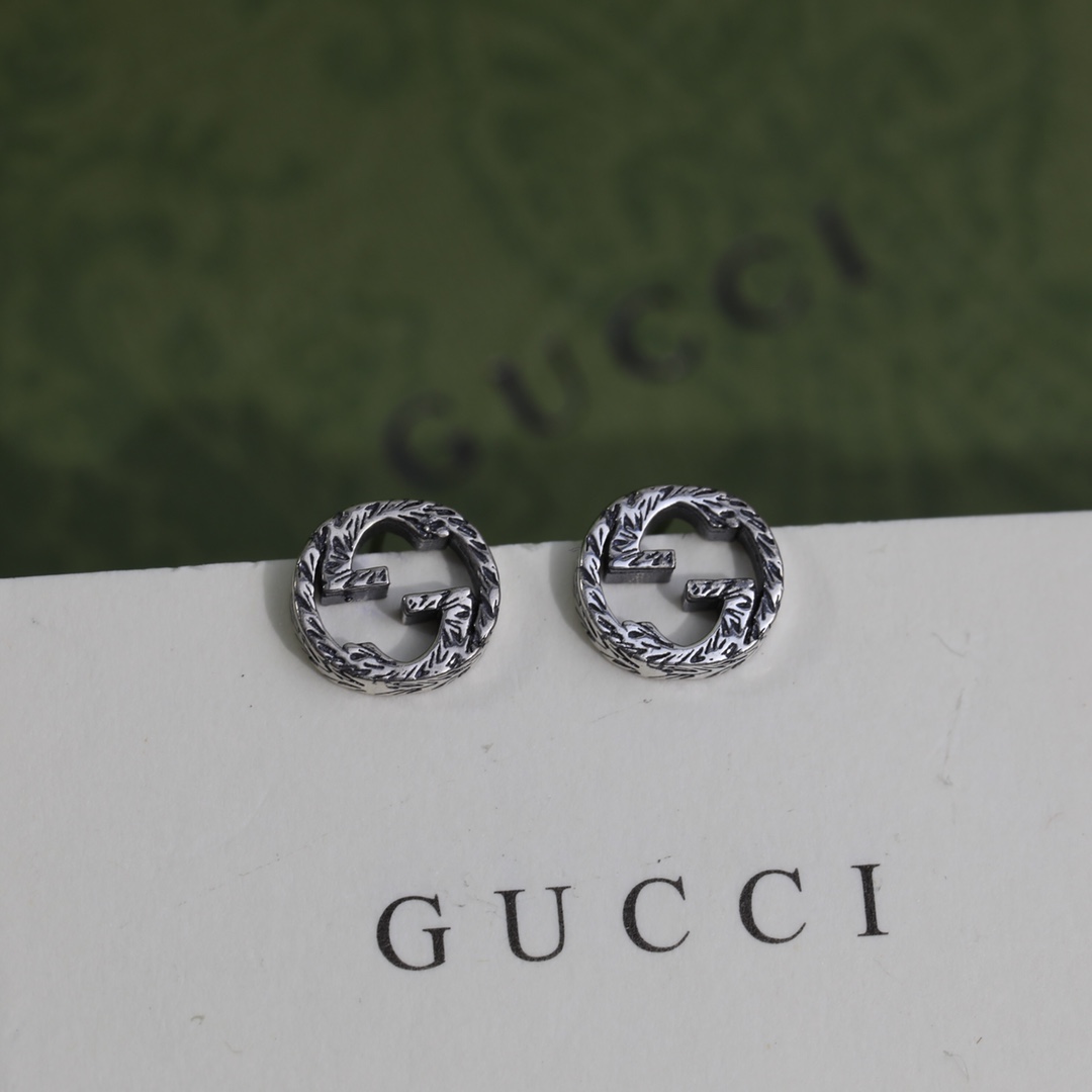 Gucci Interlocking G earrings In Silver - everydesigner