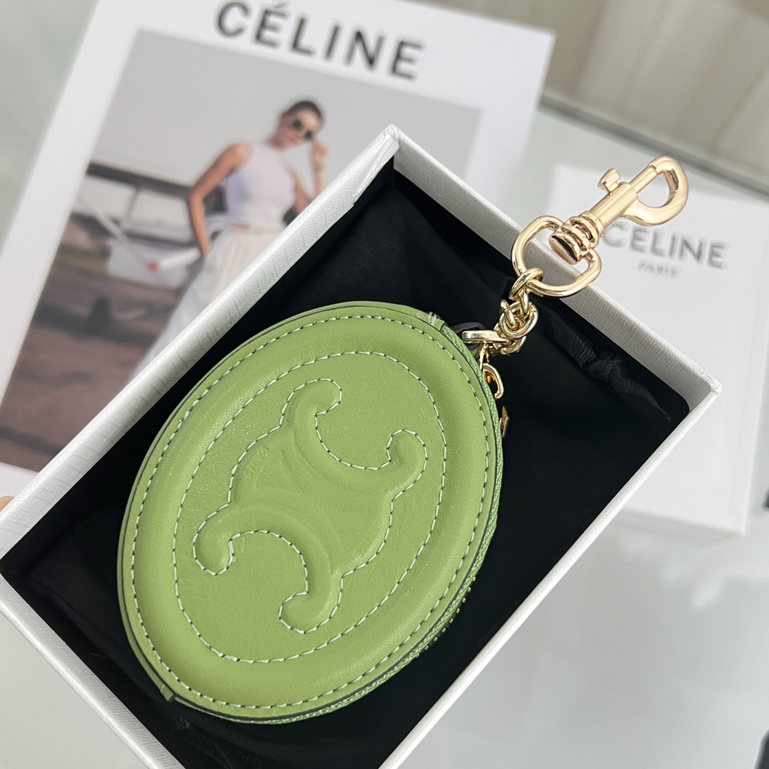 Celine Purse With Hook Cuir Triomphe In Smooth Calfskin  - everydesigner